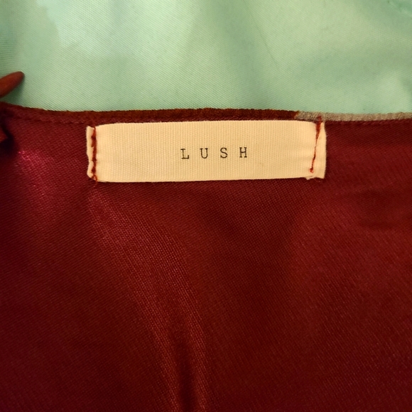 Red v cut floral dress - Picture 5 of 5